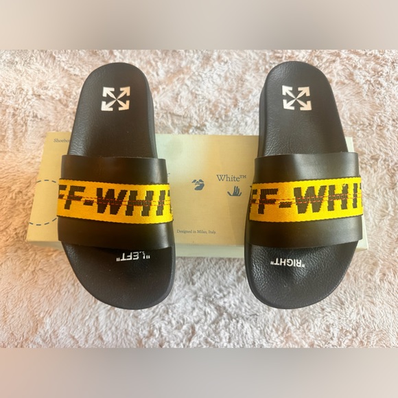 COPY - Off-White
Industrial logo slides - Picture 3 of 6